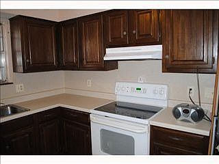 3rd image of 909 Teakwood Ave