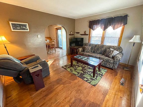 4th image of 828 E Somo Ave #E