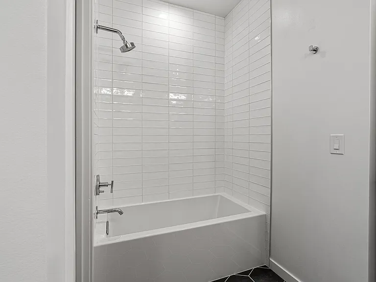 2155 Vine Ave — Photo 22