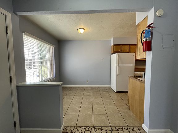 5th image of 3621 Wellesley Dr NE APT A