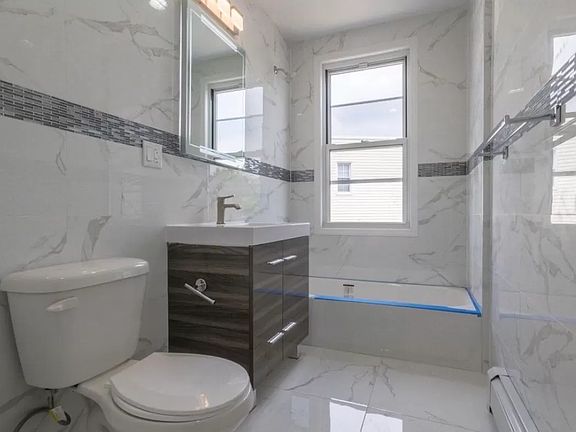 3rd image of 6517 Admiral Ave