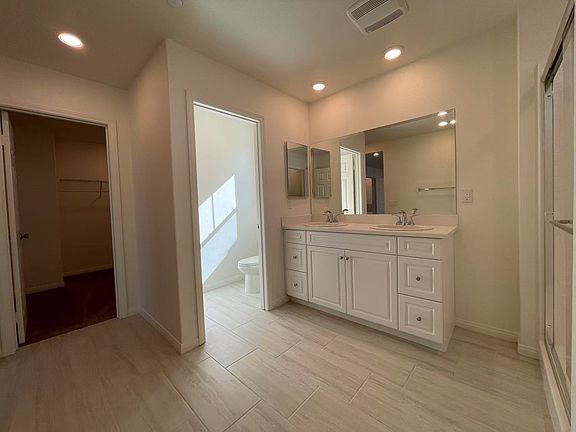 4th image of 3949 E Catalina St