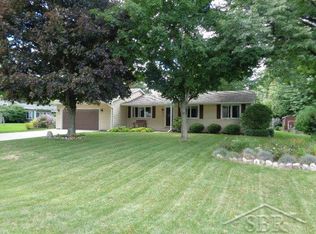 220 E Pineview Dr, Saginaw, MI