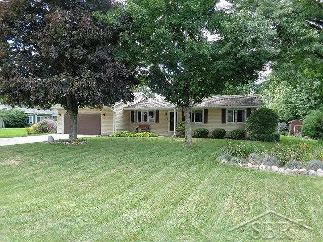 220 E Pineview Dr photo 1