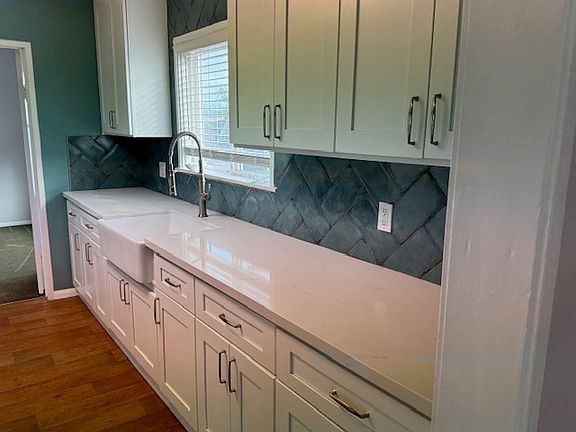 4th image of 3733 Cherry Ave #1/2