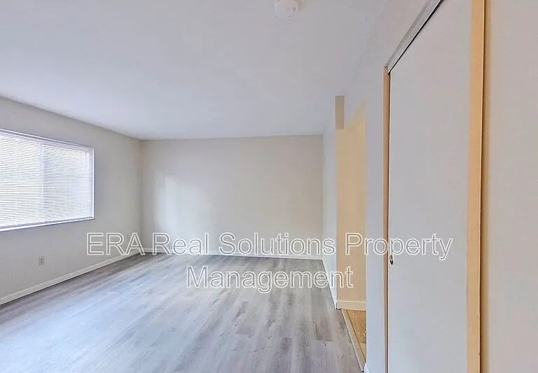 2462 Hiawatha St — Photo 4
