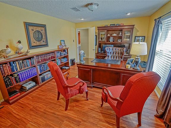 4th image of 4000 Crestridge Dr