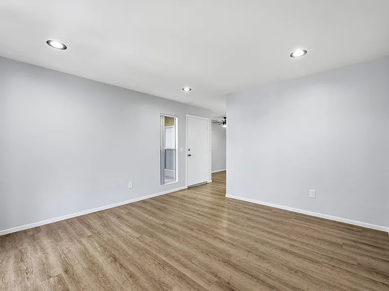 Benchmark Apartments — Photo 27