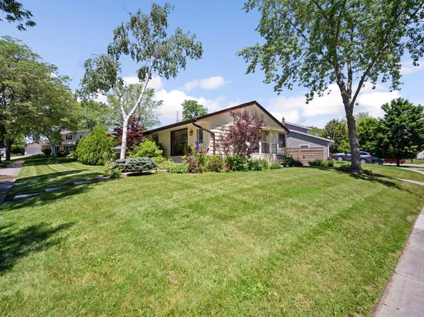 338 Parkway COURT, Port Washington, WI 53074