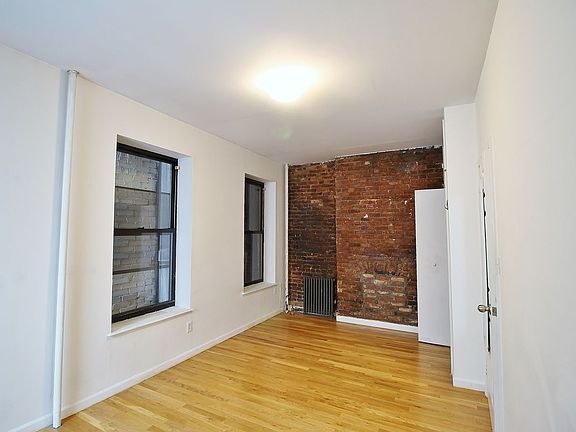 5th image of 39 Saint Marks Pl APT 4
