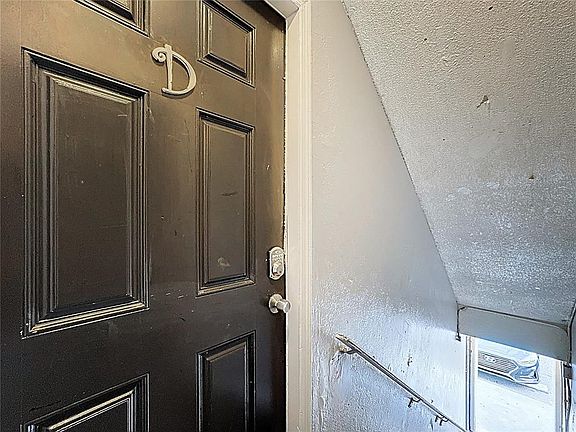 5th image of 2753 L B MCLEOD ROAD #D