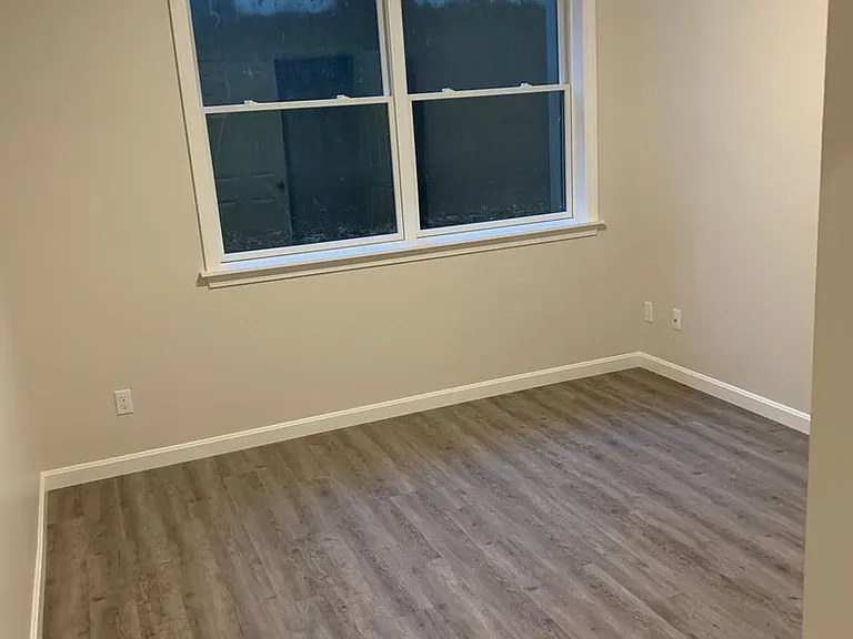 85 Lowell St — Photo 10
