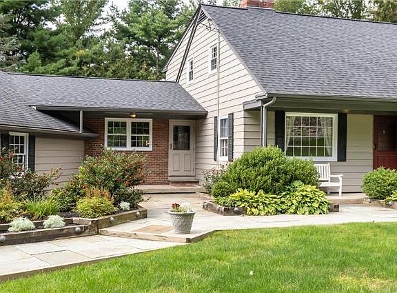 3rd image of 501 Churchill Ct