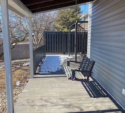 5th image of 210 W 2nd St
