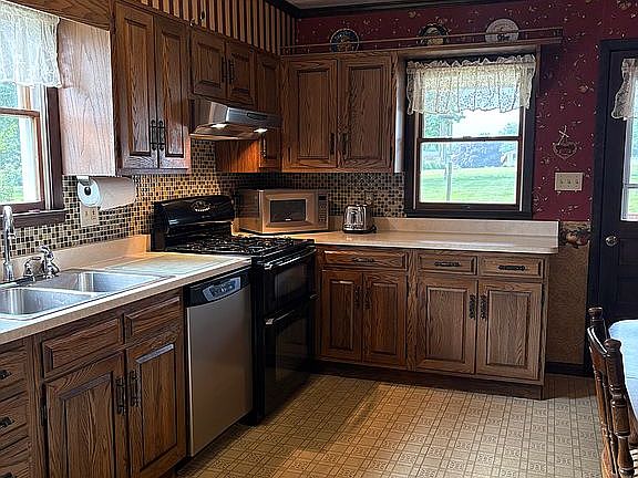 Eat in kitchen 