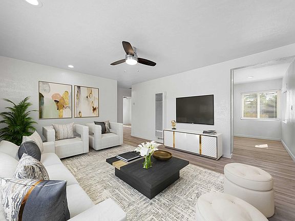2nd image of 2637 Magnolia Ave #2637