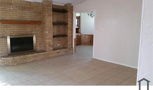 803 New England Ct — Photo 2
