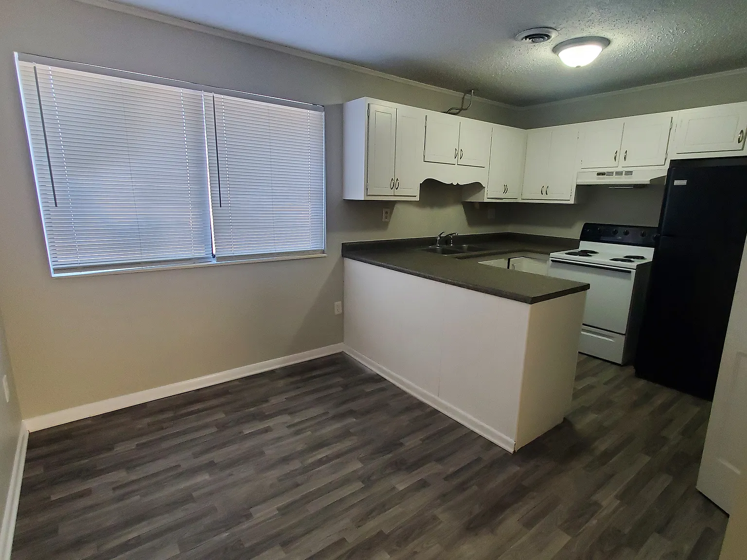 2 bed, 800 sqft, $1,126 — Photo 2