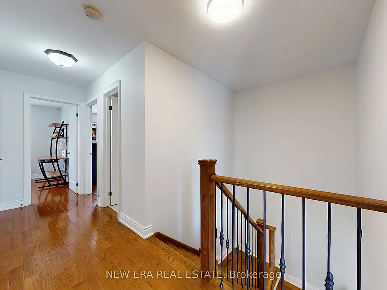 1031 Lake Dr N #UPPER — Photo 18