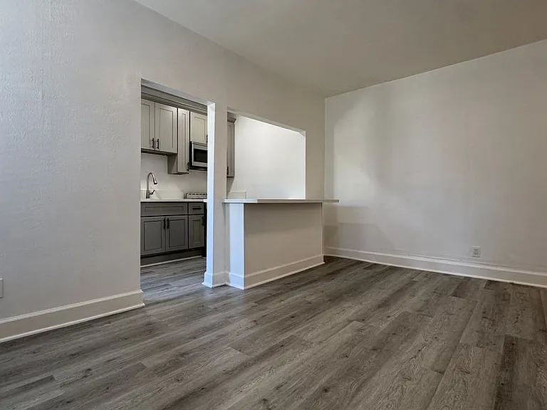 447 S. Rampart Blvd - Studio & 1 Bedroom Apartment! — Photo 7