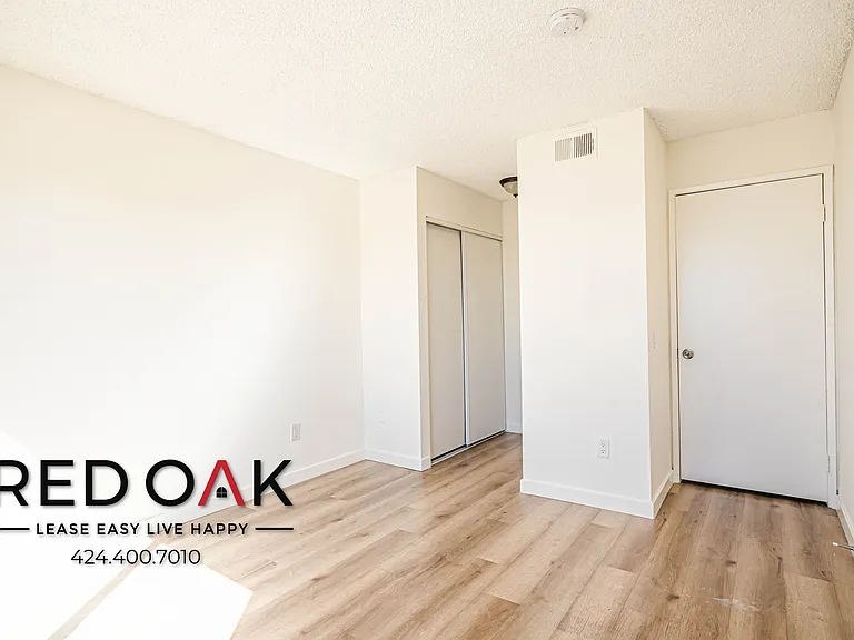 11823 Victory Blvd #214 — Photo 7