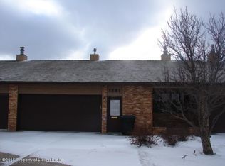 1881 Prairie Oak Dr, Dickinson, ND 58601