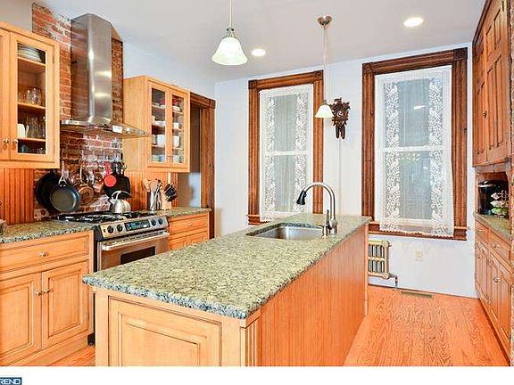 3rd image of 211 N Essex Ave