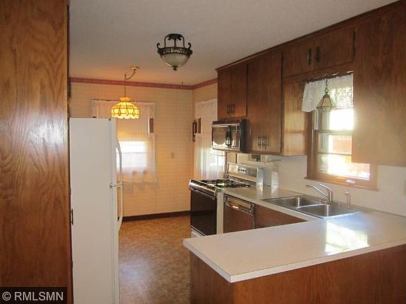 3rd image of 2509 16th Ave E