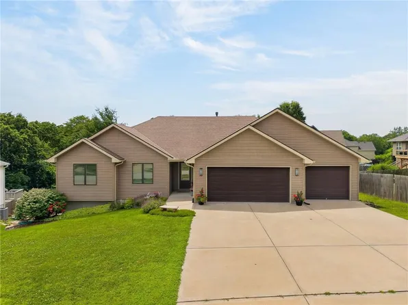 2301 Woodland Cir, Kearney, MO 64060