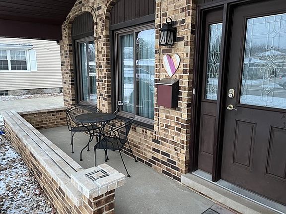 3rd image of 9941 Menard Ave