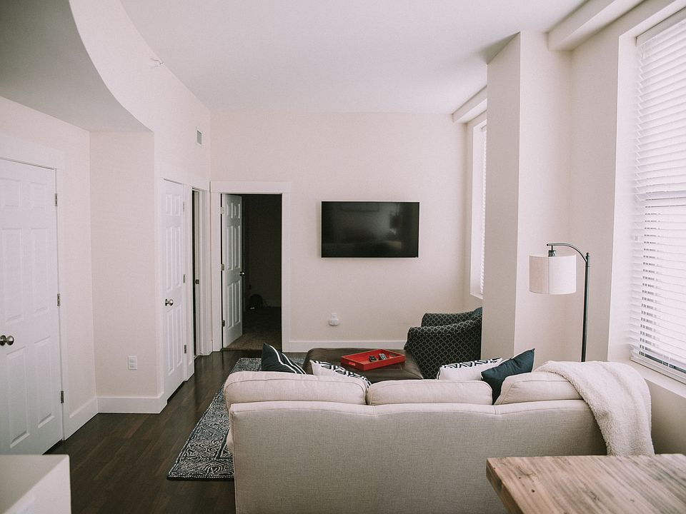 1st image of 1001 O St APT 303