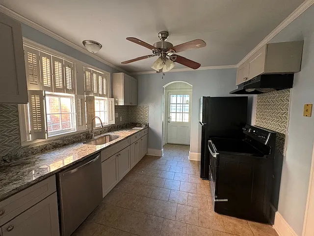 879 Nottingham Dr — Photo 7