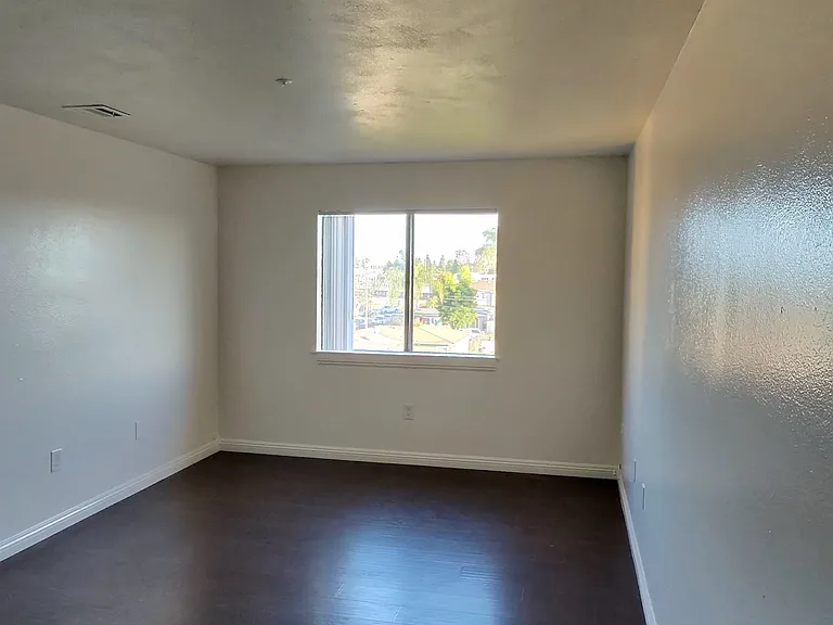 3902 W Valencia Dr #11 — Photo 8