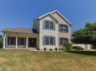 24 Stonehedges Ct, Bloomington, IL 61705