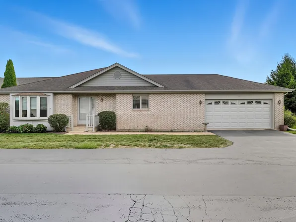286 Woodward St, Beecher, IL 60401