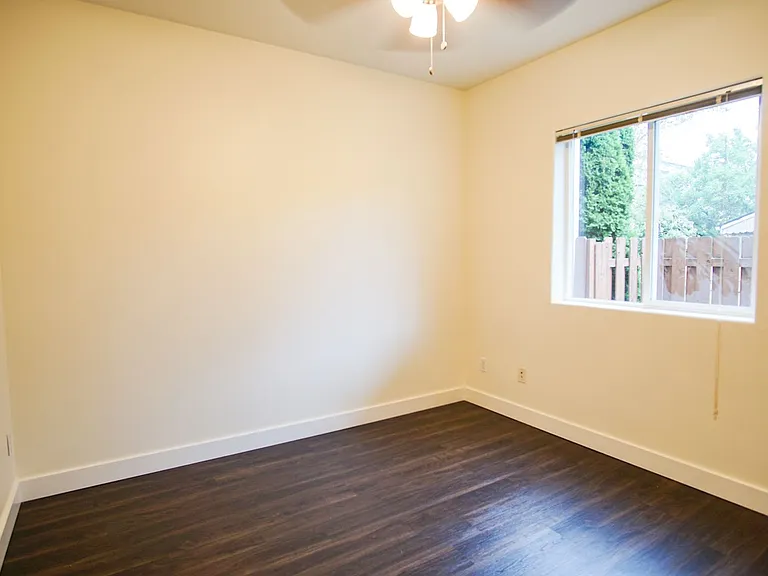 130 SE 105th Ave #C1 — Photo 6