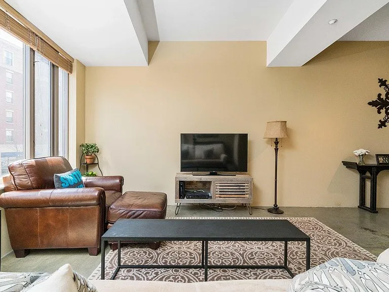 1313 Washington St #211 — Photo 2