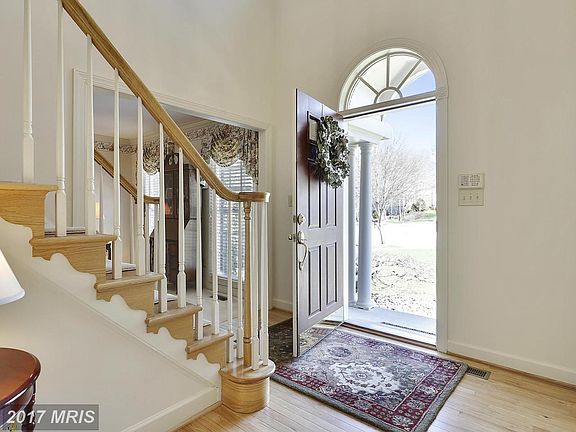 2 -Story Foyer