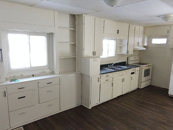 3rd image of 609 Crider Ave NE #1