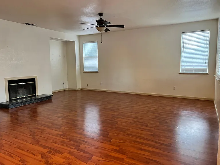1717 Carousel Dr — Photo 5