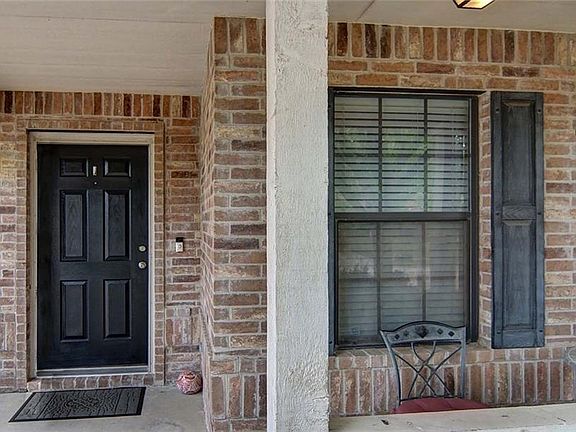 4th image of 2884 Westover Dr