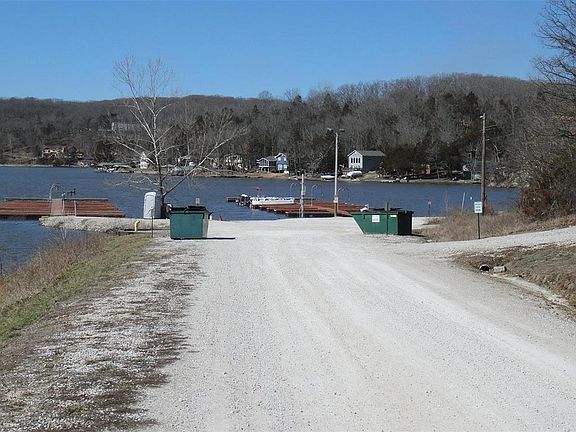 4th image of 332 Pin Oak Dr