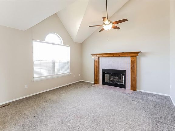 3rd image of 1143 Meadowlark Ln