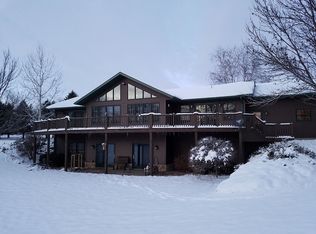 22703 135th St, Hanska, MN 56041