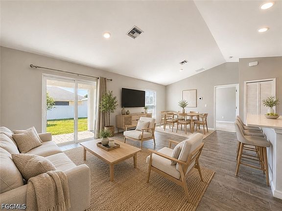 4th image of 2728 NE 5th Place Cpe