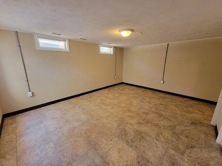 1444 S Bend Ave — Photo 17