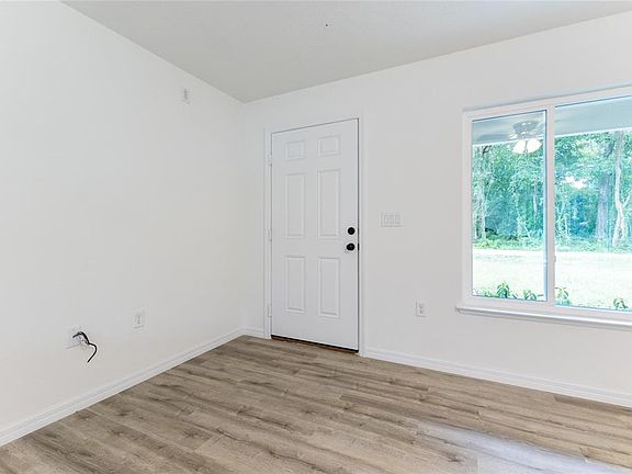 4th image of 1057 NW TIMBERLAKE ROAD