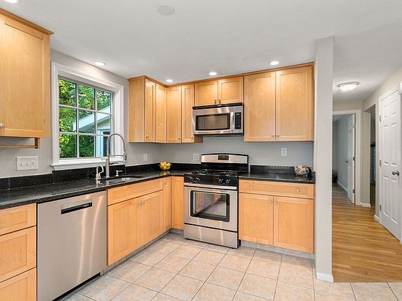 3rd image of 165 Lockland Ave