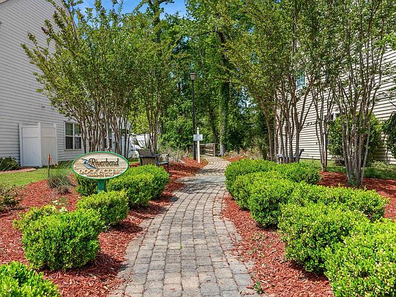 3rd image of 723 Riverward Dr #723