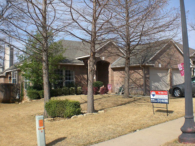 2201 Knob Hill Dr.